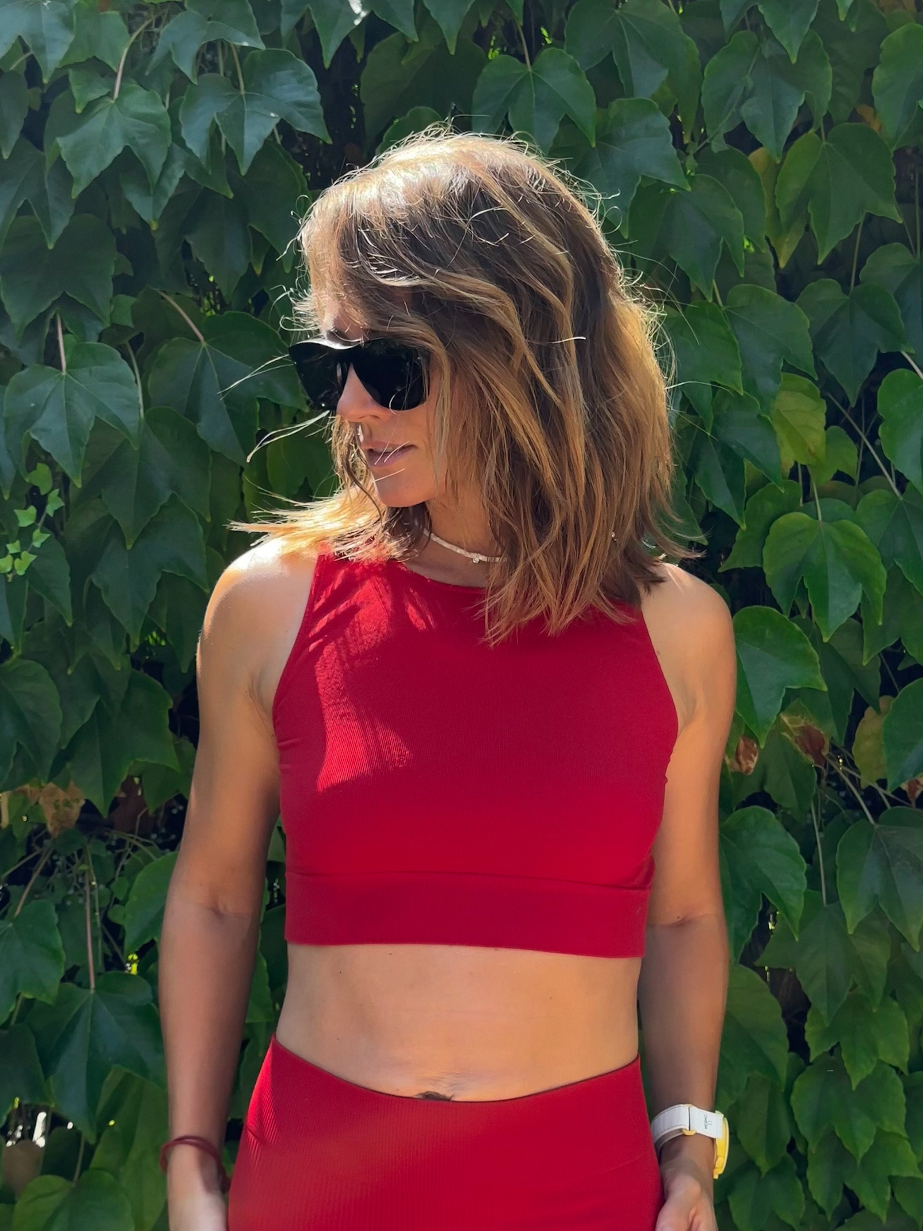 Seamless red crop top