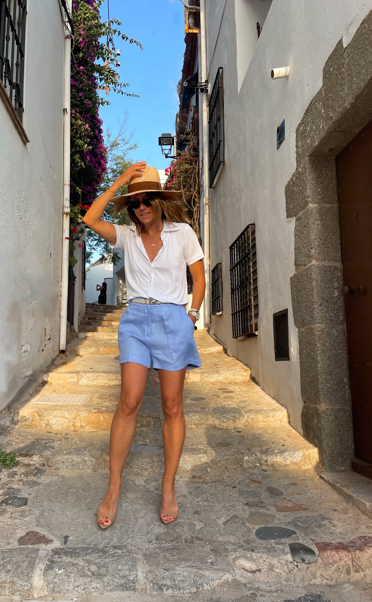 Light blue linen Bermuda shorts